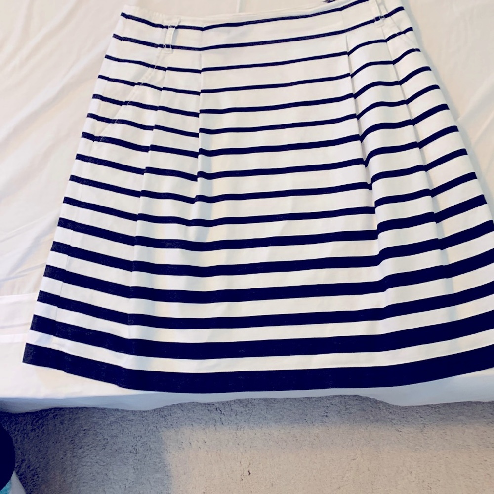 BLACK & WHITE SKIRT, SIZE 6